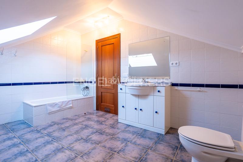 Foto 8a935776-0f52-40a5-a58c-a384c96f4286. Casa con riscaldamento in Suances