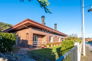 Casa  Calle torrelavega. Conjunto de dos chalets pareados en suances