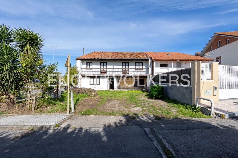 Foto cff2424b-6e3b-4efc-b38b-7941924d57f6. Casa con riscaldamento in Sierrapando Torrelavega