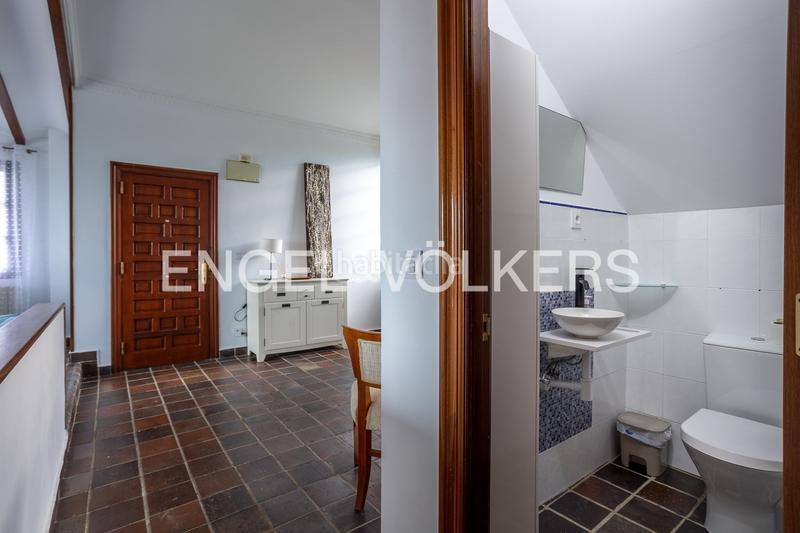 Foto 15a4278c-4a5c-4d44-8e6a-bc74eaaba869. Casa exclusiva casa en Mogro espacio, piscina privada y vistas al mar en Miengo