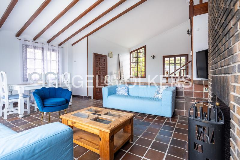 Foto 3df2d582-3d0f-41c0-8950-d6646972c6ae. Casa exclusiva casa en Mogro espacio, piscina privada y vistas al mar en Miengo