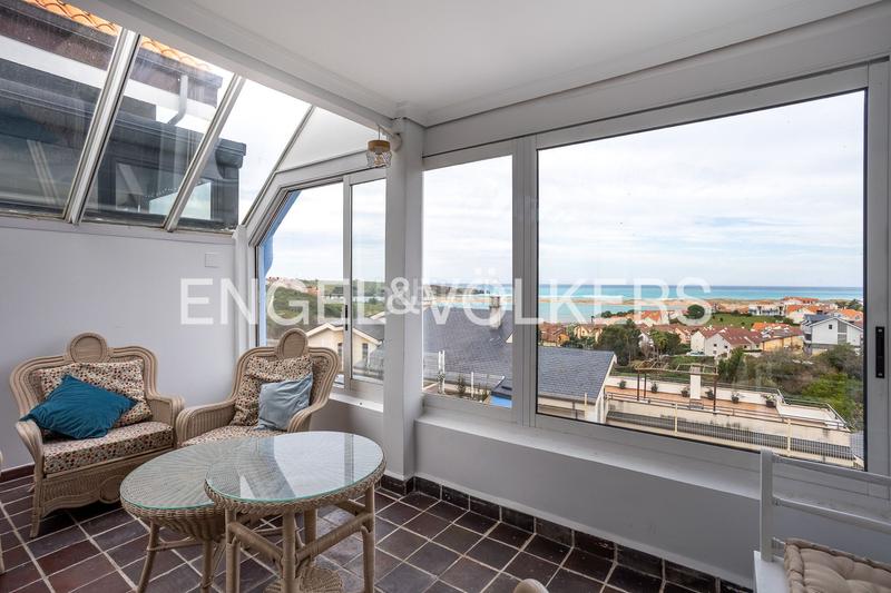 Foto 5c5d088d-543a-421b-ae9b-bffc4eb7fee8. Casa exclusiva casa en Mogro espacio, piscina privada y vistas al mar en Miengo