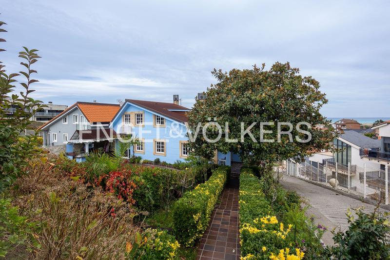 Foto 6cca330c-199d-4a35-b84b-e9488a4fec38. Casa exclusiva casa en Mogro espacio, piscina privada y vistas al mar en Miengo