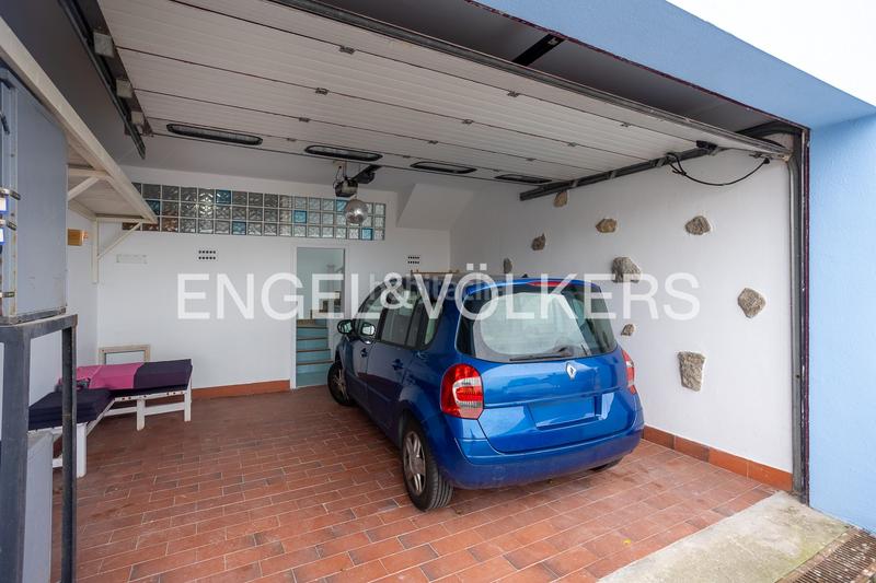 Foto 742fbed6-22f8-4bbd-a709-6f91d8cc50bc. Casa exclusiva casa en Mogro espacio, piscina privada y vistas al mar en Miengo