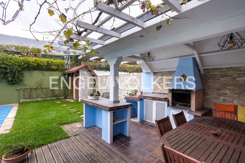 Foto 75bb8dd6-d041-4d51-92f0-d11946c61c62. Casa exclusiva casa en Mogro espacio, piscina privada y vistas al mar en Miengo