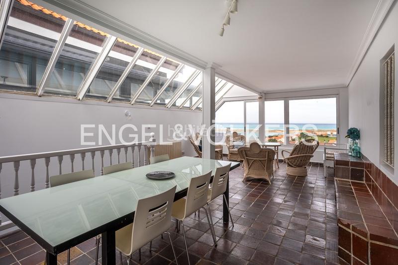 Foto 93dc9e0f-906d-4fc4-b7df-13750555c33f. Casa exclusiva casa en Mogro espacio, piscina privada y vistas al mar en Miengo