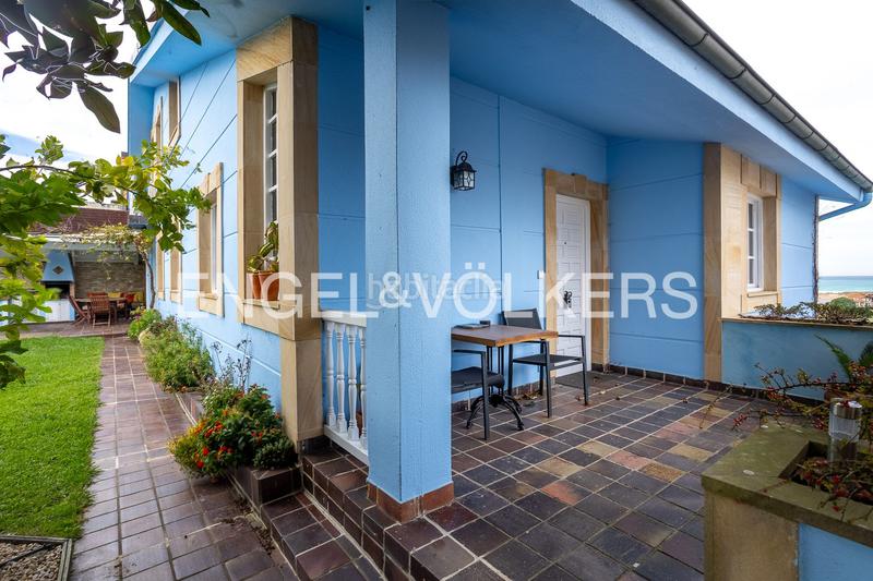 Foto 948f704f-a39a-453a-bb9f-b2cef15e6c7f. Casa exclusiva casa en Mogro espacio, piscina privada y vistas al mar en Miengo