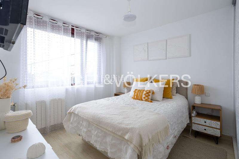 Foto a574dc90-8031-4a26-9350-c58a15a0cf19. Casa exclusiva casa en Mogro espacio, piscina privada y vistas al mar en Miengo