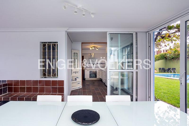 Foto b2e7ee76-aa84-48b3-a8c9-33037c99b87f. Casa exclusiva casa en Mogro espacio, piscina privada y vistas al mar en Miengo