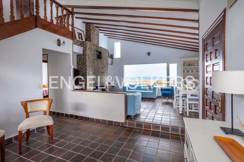 Foto c69f0cd9-54bf-44b9-90f2-9a7a41ac625c. Casa exclusiva casa en Mogro espacio, piscina privada y vistas al mar en Miengo