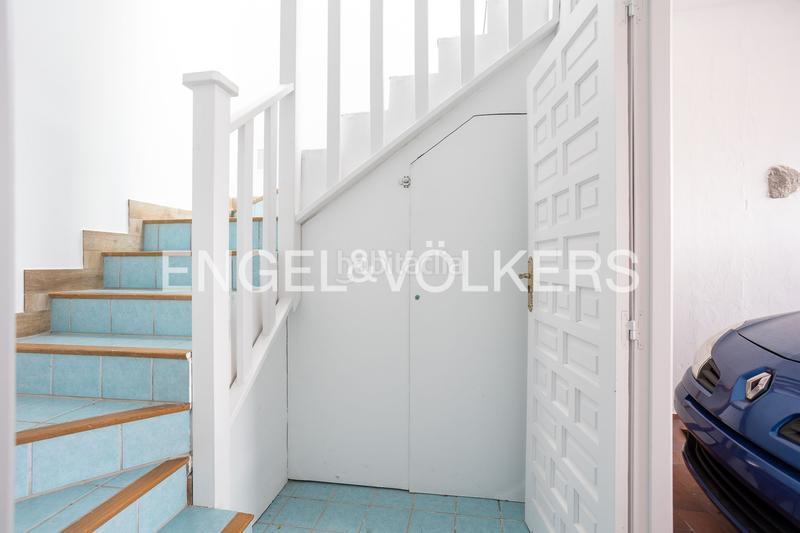 Foto e897f90e-5c48-4383-8161-e91598c9f47e. Casa exclusiva casa en Mogro espacio, piscina privada y vistas al mar en Miengo