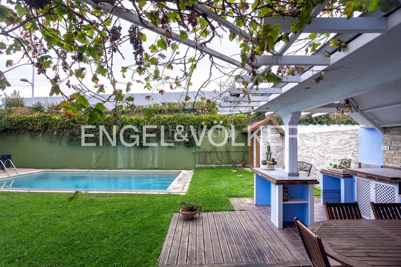 Foto e96b19b1-5de6-4f7a-9238-90e5020546b3. Casa exclusiva casa en Mogro espacio, piscina privada y vistas al mar en Miengo