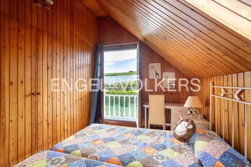 Foto ece895d7-937d-49a4-8572-230a95b33d7b. Casa exclusiva casa en Mogro espacio, piscina privada y vistas al mar en Miengo