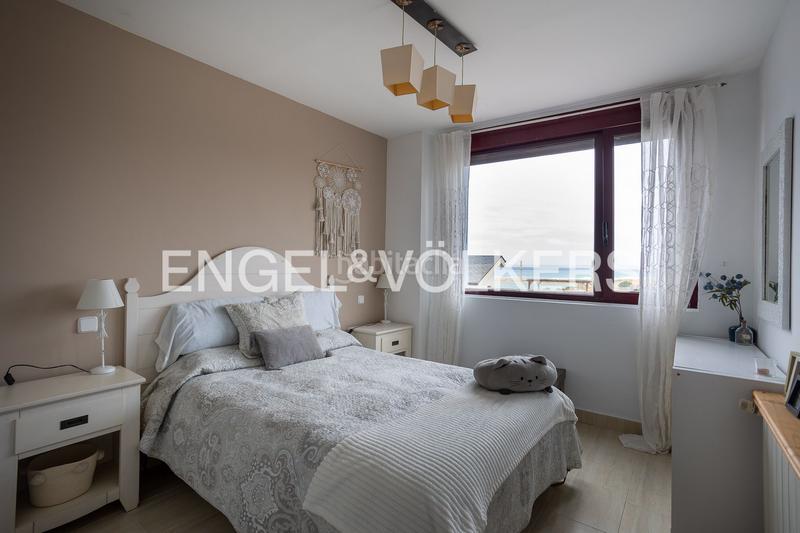 Foto ee237e45-e8d2-4dcd-a392-5c04a270737a. Casa exclusiva casa en Mogro espacio, piscina privada y vistas al mar en Miengo