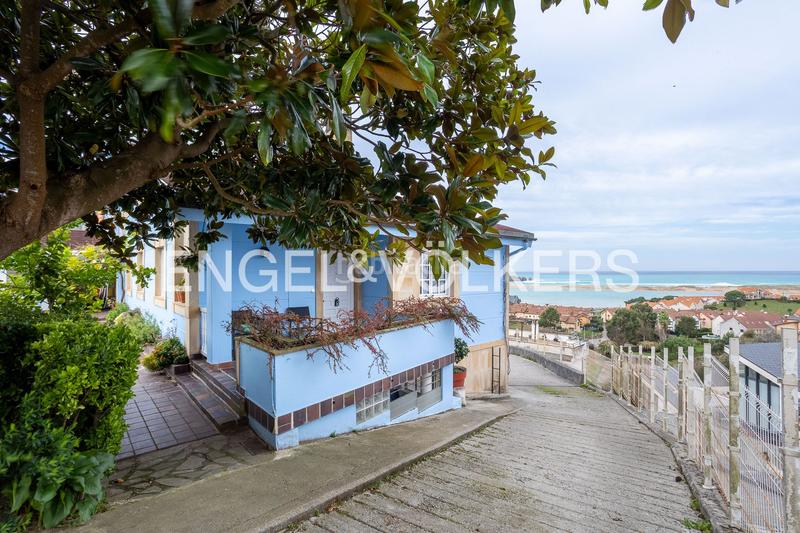 Foto fa468e20-960b-40e3-b7c2-b35b08db4c66. Casa exclusiva casa en Mogro espacio, piscina privada y vistas al mar en Miengo