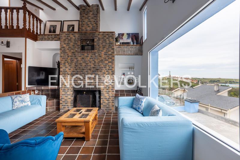 Foto fb1827be-2189-4dd6-a9e1-b97c6c188c86. Casa exclusiva casa en Mogro espacio, piscina privada y vistas al mar en Miengo