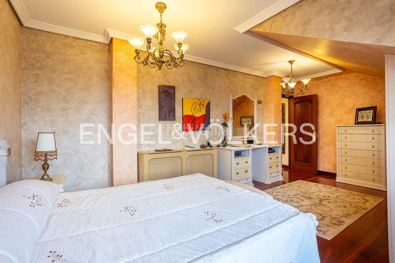 Foto 167304a9-e370-4742-a879-86f0252c2943. Casa con riscaldamento parcheggio in Maliaño Camargo