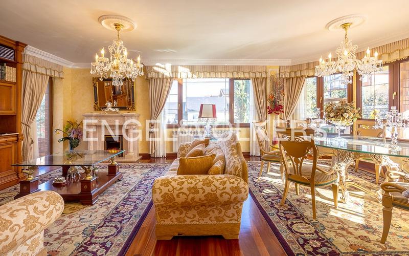 Foto 42a75f00-8329-41c0-ab17-fbd76ea63152. Casa con riscaldamento parcheggio in Maliaño Camargo