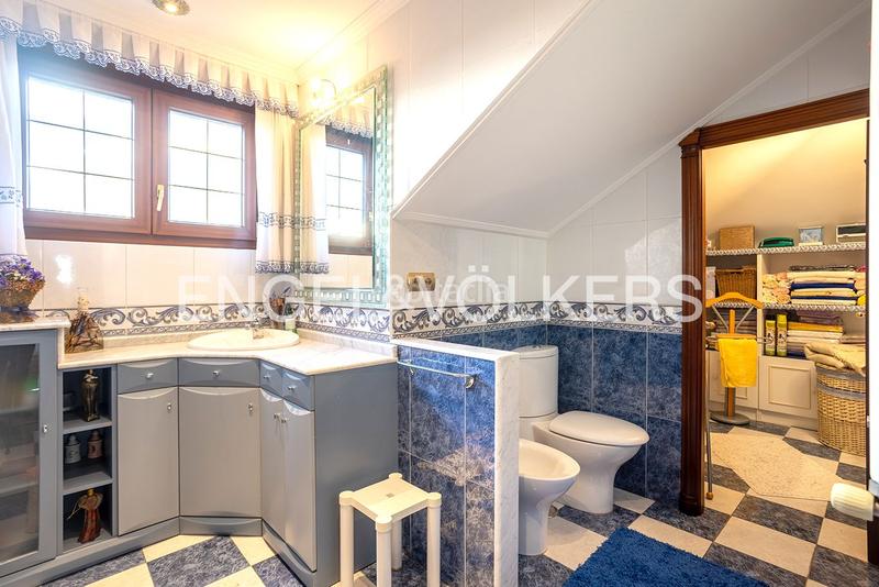 Foto 7ea3a15e-c4c5-4b5e-baa2-ff503334bc86. Casa con riscaldamento parcheggio in Maliaño Camargo