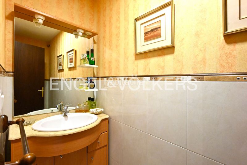 Foto 397d7389-45eb-4667-bdb1-319e8041495d. Casa amb calefacció aparcament a Reocín