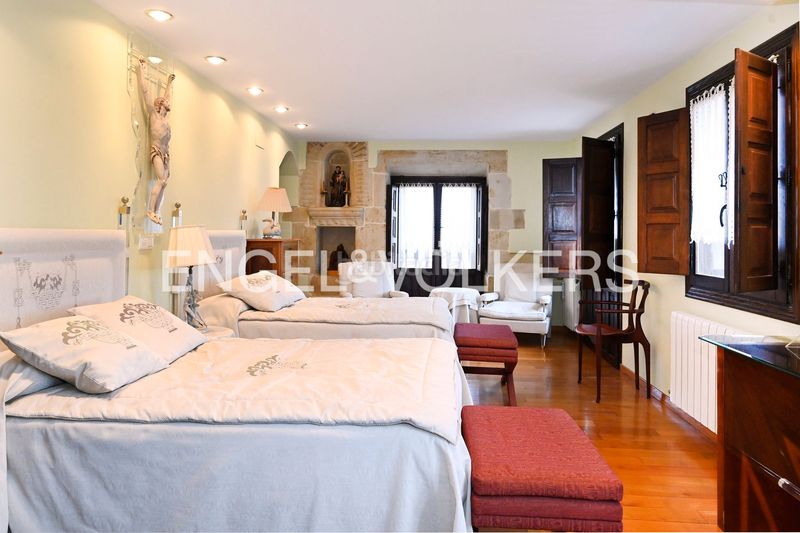 Foto 5ca1d503-e627-4809-b7c7-8e99f58d0da1. Casa amb calefacció aparcament a Reocín