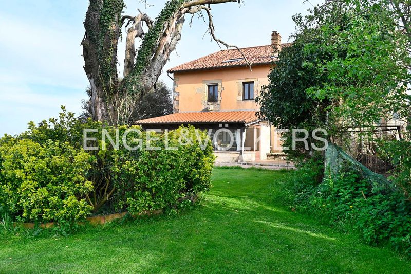 Foto 651347f7-08ac-4e48-b9da-99b9c81e0e72. Casa amb calefacció aparcament a Reocín