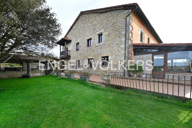 Foto 7be84aaa-5852-474a-9701-f07b09e8f903. Casa amb calefacció aparcament a Reocín