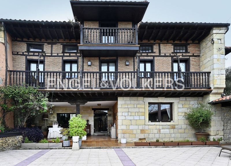 Foto 9123f87d-f13e-4f84-97ed-e6fd11392d37. Casa amb calefacció aparcament a Reocín