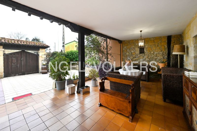 Foto bd9f02ce-54d5-4bad-9532-f15c01687626. Casa amb calefacció aparcament a Reocín