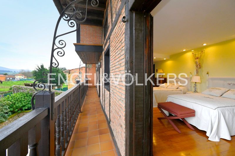 Foto cdbf4c95-42d6-4f92-846e-bcb8f1601b0e. Casa amb calefacció aparcament a Reocín