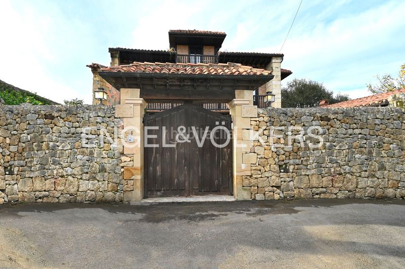 Foto d7596383-21a3-4724-a6af-24c045a6d1bc. Casa amb calefacció aparcament a Reocín