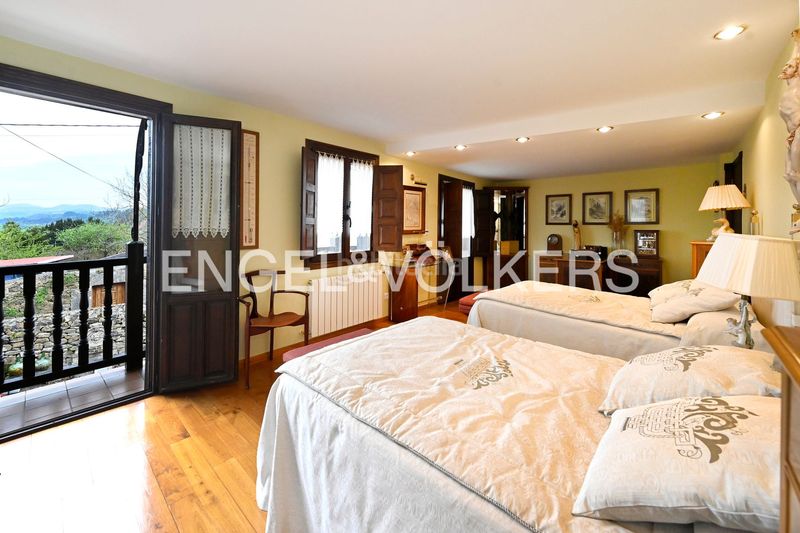 Foto e85e55d1-31cb-43a7-8607-c2374228a2ca. Casa amb calefacció aparcament a Reocín