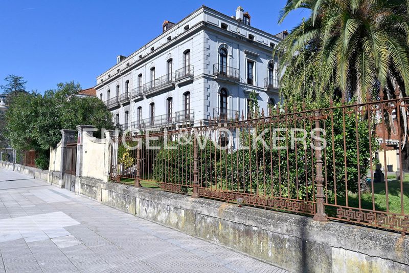 Foto 13eedff1-5a35-4fe2-9311-80fac1829408. Haus mit heizung parking in Centro Laredo