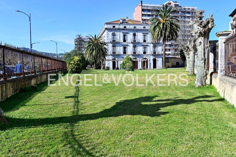 Foto 37b1c2d7-58d6-4b12-a098-cca07a6fe2aa. Haus mit heizung parking in Centro Laredo