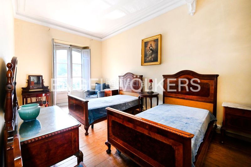 Foto abae2d54-fd50-4011-b9ec-e2631206d549. Haus mit heizung parking in Centro Laredo