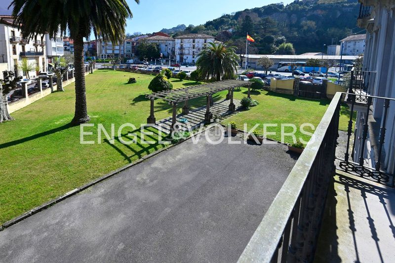 Foto f588f89f-dea8-4bb5-96e4-deab26e55e62. Haus mit heizung parking in Centro Laredo