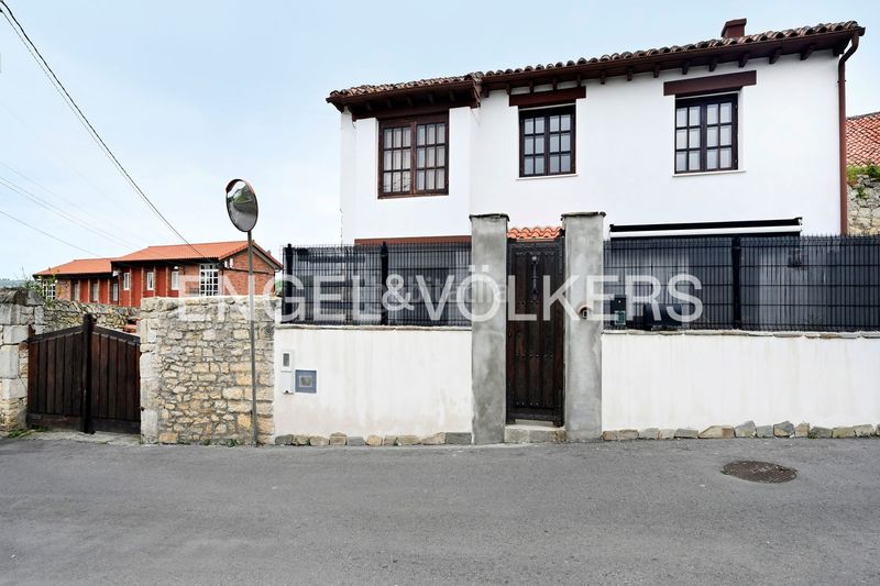 Foto 16a50cd7-18f4-4c66-9d22-03ea3a4c68d9. Casa amb calefacció aparcament a Suances
