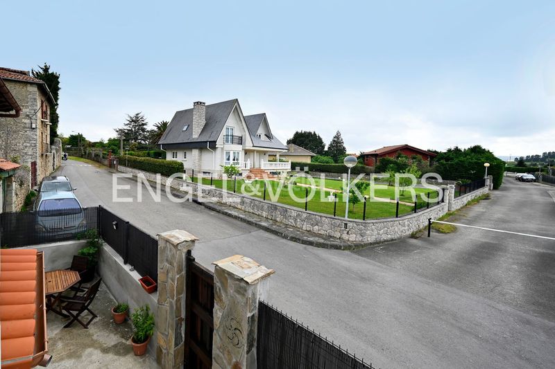 Foto ab7db348-d9d4-4959-b08e-530d57f6b971. Casa amb calefacció aparcament a Suances
