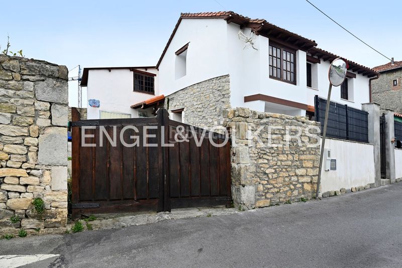 Foto b5d13a69-24b8-421a-975e-c774aac24dea. Casa amb calefacció aparcament a Suances
