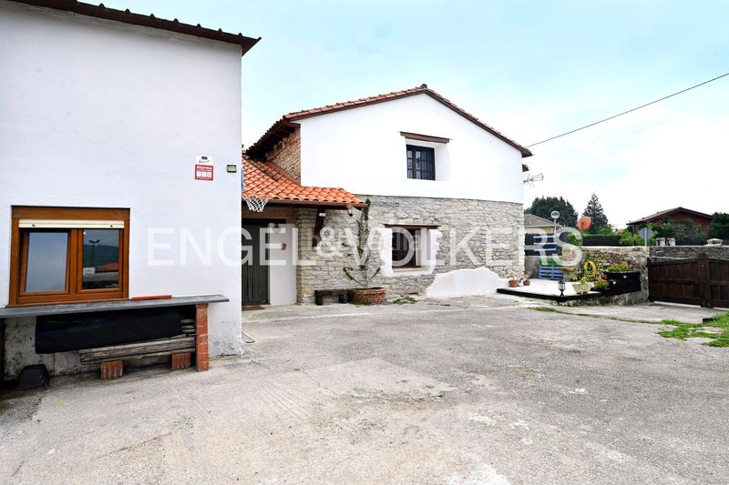 Foto de4f5ccb-9df1-40c1-8dac-76c6b4f77482. Casa amb calefacció aparcament a Suances