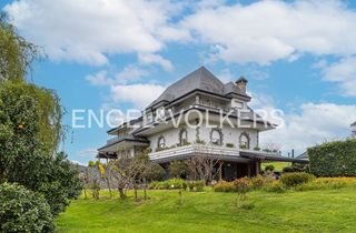 House  Calle noceda. Villa impecable con piscina, jardín y vistas a la montaña en güe