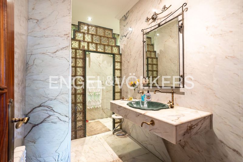 Foto 0beec8fc-5bbf-4336-a815-099b3ea89315. Casa con riscaldamento parcheggio piscina in Güemes Bareyo