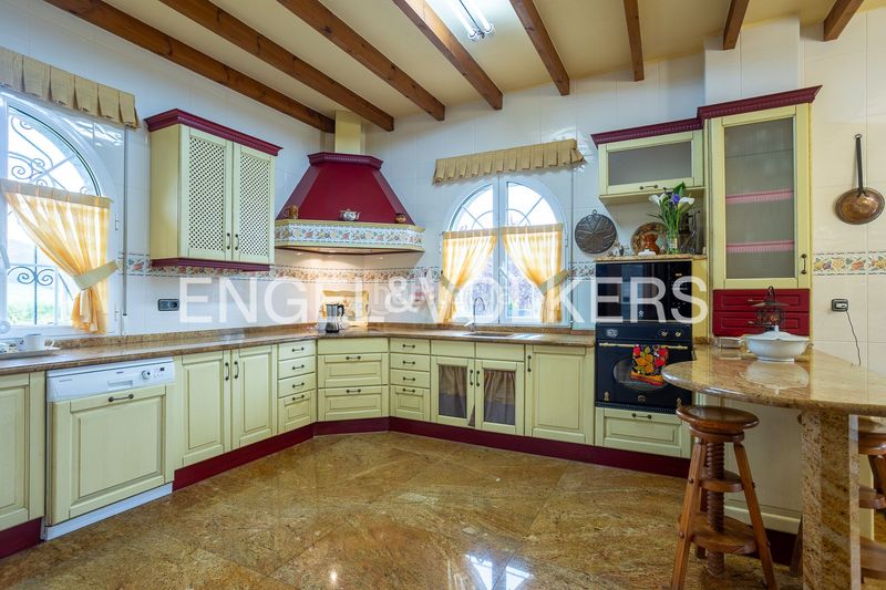 Foto 32f91366-5ae1-4883-a8bd-109d07fe73ad. Casa con riscaldamento parcheggio piscina in Güemes Bareyo