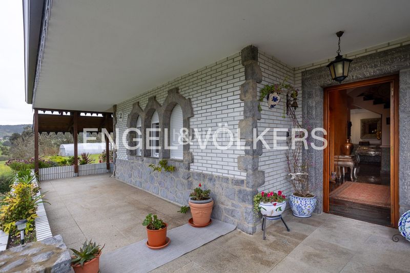Foto c68702c1-528d-43b7-b682-8b122556334e. Casa con riscaldamento parcheggio piscina in Güemes Bareyo