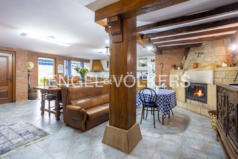 Foto f2d00a2a-ab80-4023-af4f-48a84f7c39a9. Casa con riscaldamento parcheggio piscina in Güemes Bareyo