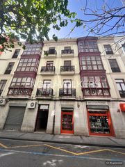 Etagenwohnung  Calle hernán cortés. Edificio señorial en la calle hernán cortés