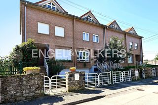 Casa  Barrio villanueva de la peña. Chalet adosado en villanueva de la peña