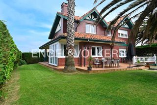 Haus  Barrio llatas. Chalet junto al mar en liencres