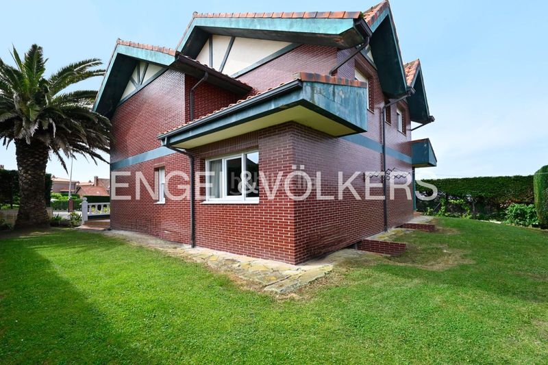 Foto 454a965d-c7ce-4e55-a8a7-f0fad06915e3. Casa amb calefacció aparcament a Liencres Piélagos