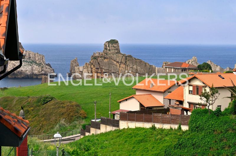 Foto 8677dd00-3361-48eb-b8bc-65aae5041415. Casa amb calefacció aparcament a Liencres Piélagos
